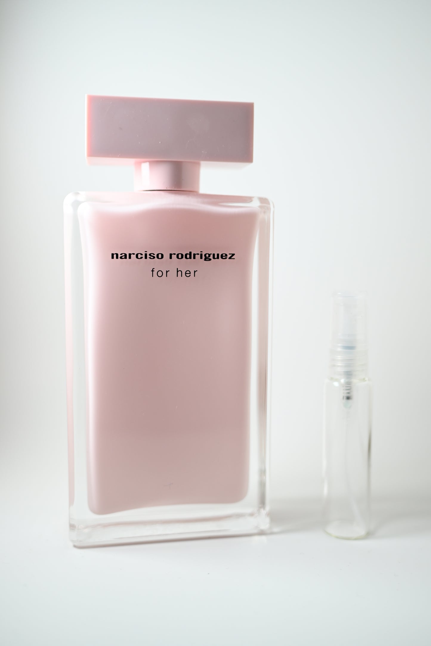 Narciso Rodriguez For Her Bottle Next to 10ML Decant - Perfumes de Adrian